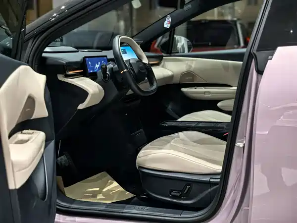 Lynk & Co Z20 2025