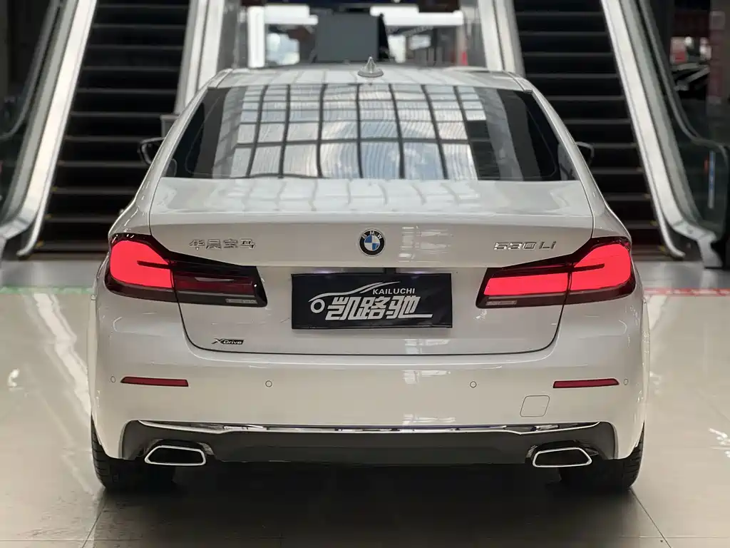 BMW 5 Series 2021 — фото 14
