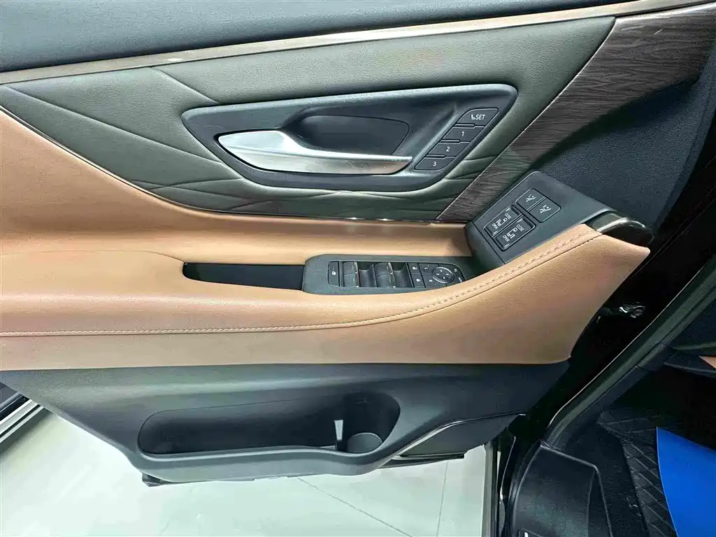 Toyota Alphard 2025 — фото 5