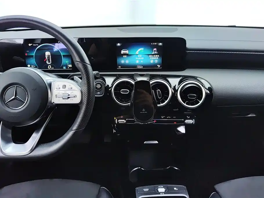 Mercedes-Benz A-Class 2019 — фото 13