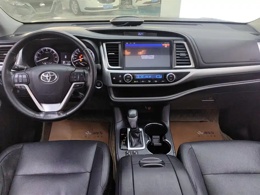 Toyota Highlander 2017 — фото 12