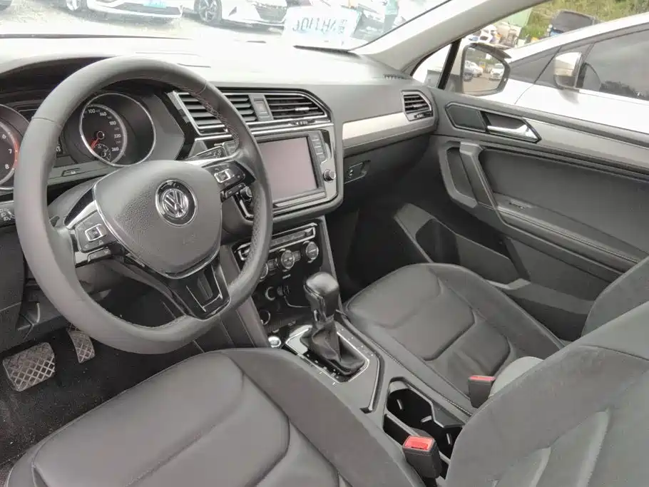 Volkswagen Tiguan L 2017 — фото 12