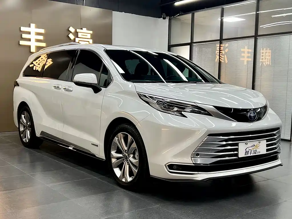 Toyota Sienna 2022 — фото 3