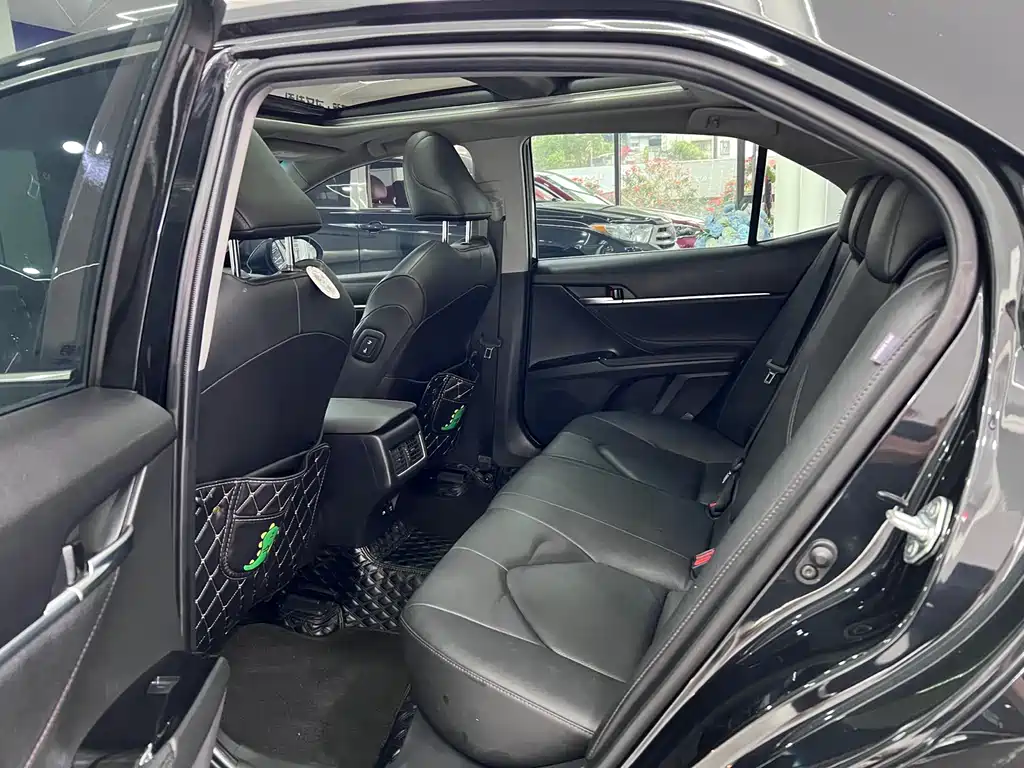 Toyota Camry 2023 — фото 10