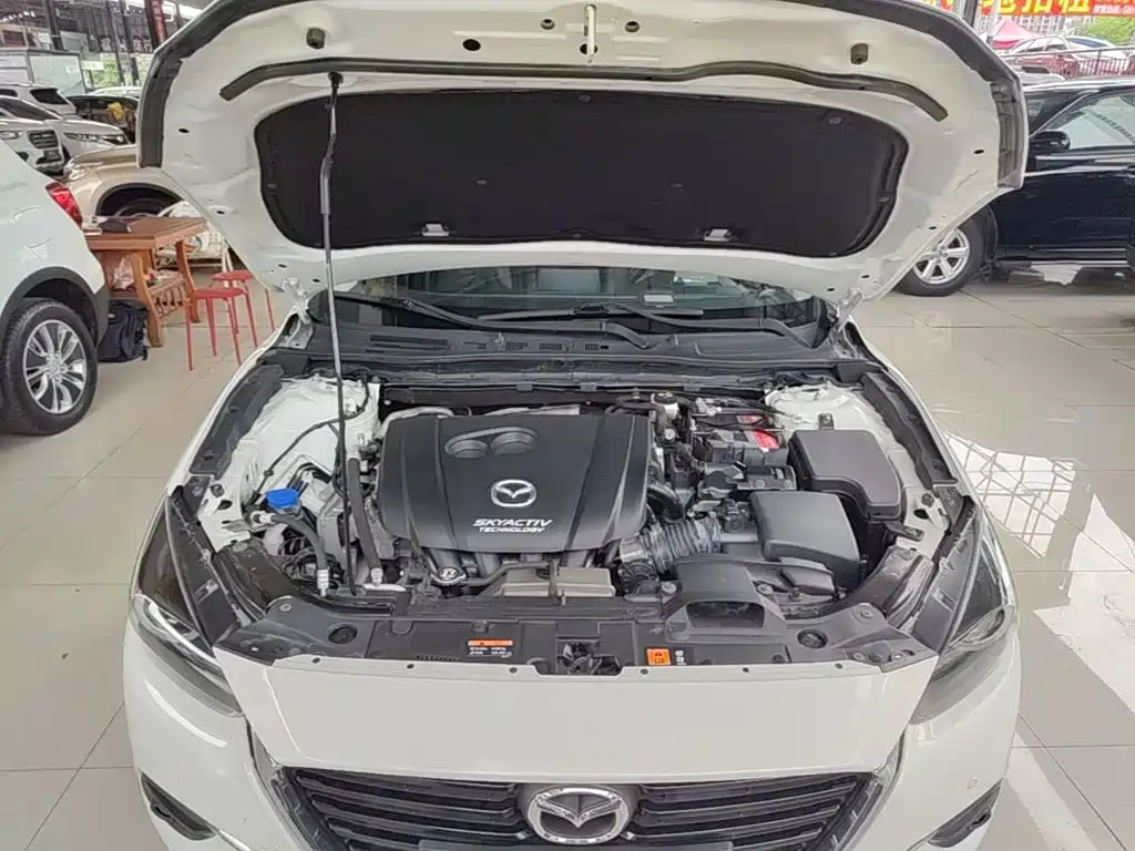 Mazda 3 Axela 2018 — фото 20