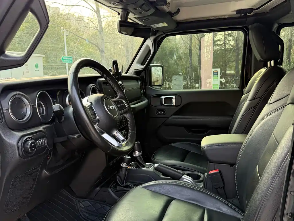 Jeep Wrangler 2021 — фото 21