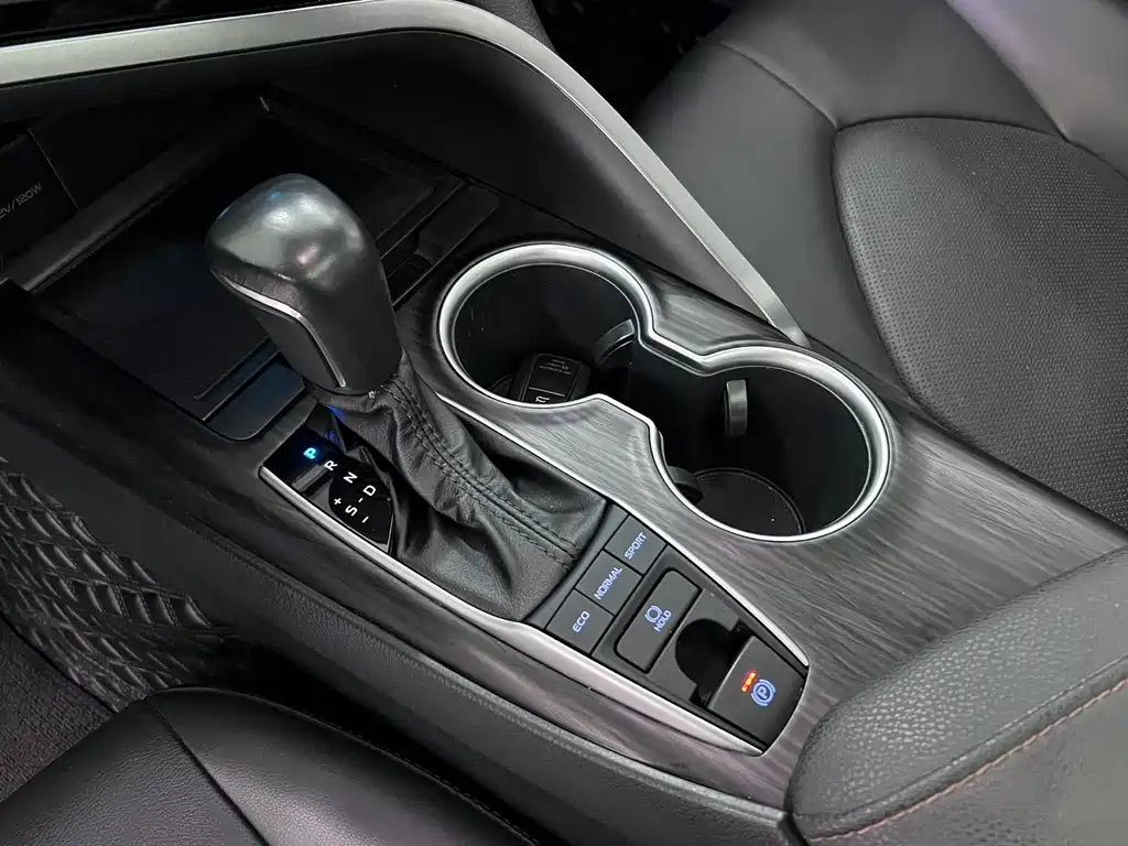 Toyota Camry 2023 — фото 20