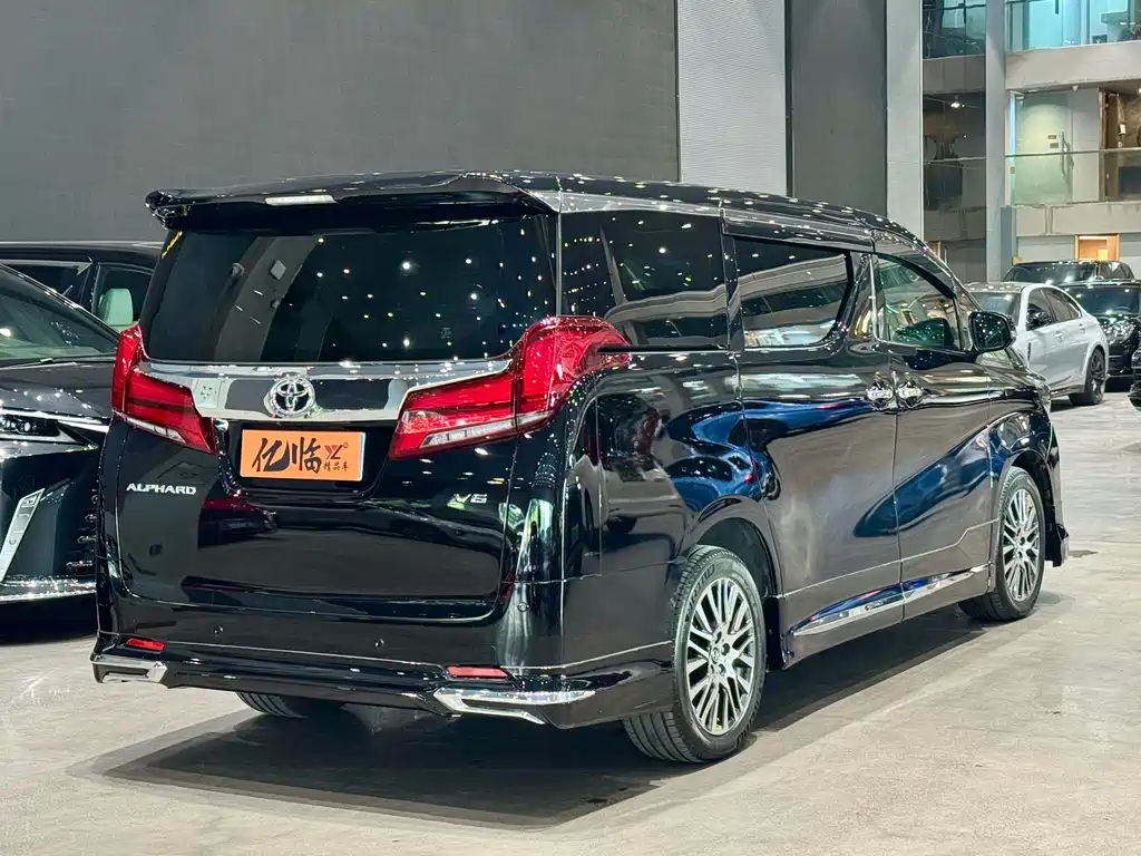 Toyota Alphard 2017 — фото 15