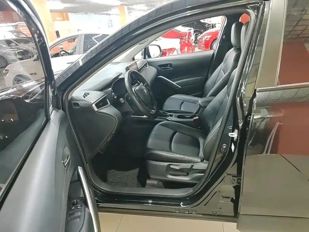 Toyota Corolla Cross 2023 — фото 15