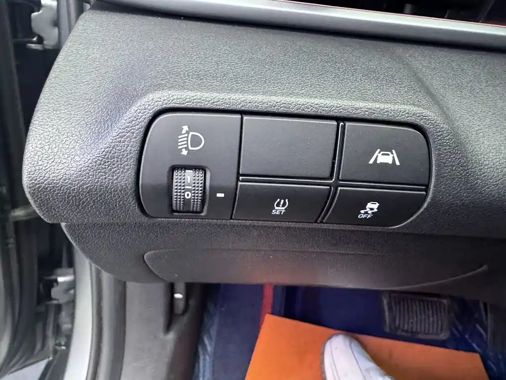 Hyundai Elantra 2022 — фото 10