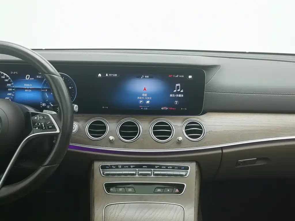 Mercedes-Benz E-Class 2022 — фото 12
