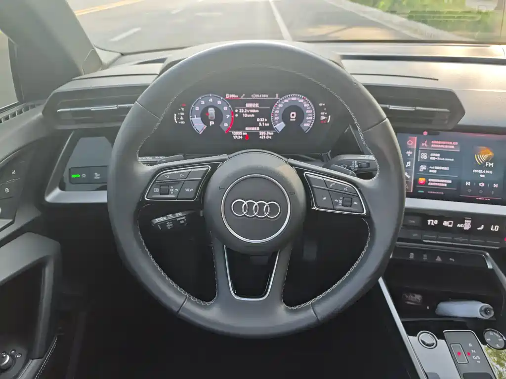Audi A3 2023 — фото 12