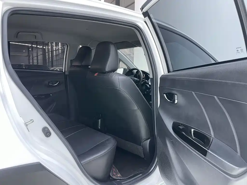 Toyota Yaris L 2022 — фото 26