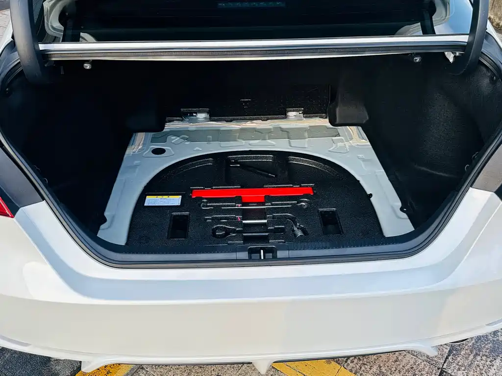 Toyota Camry 2023 — фото 13