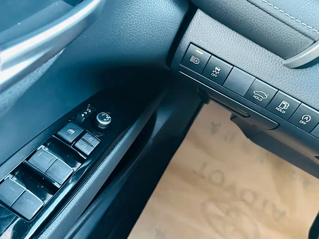 Toyota Camry 2023 — фото 16
