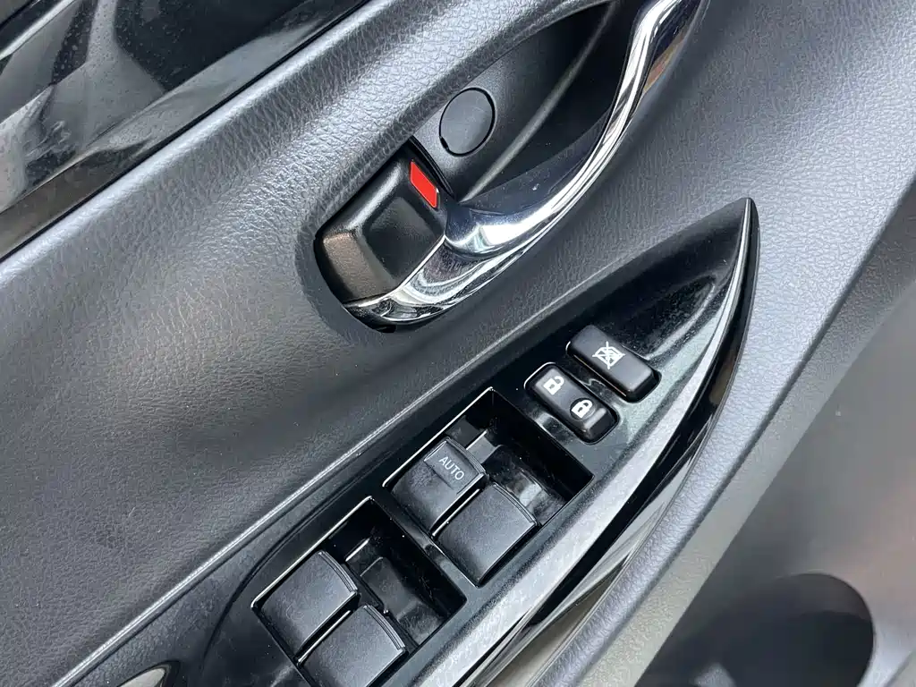 Toyota Yaris L 2022 — фото 13