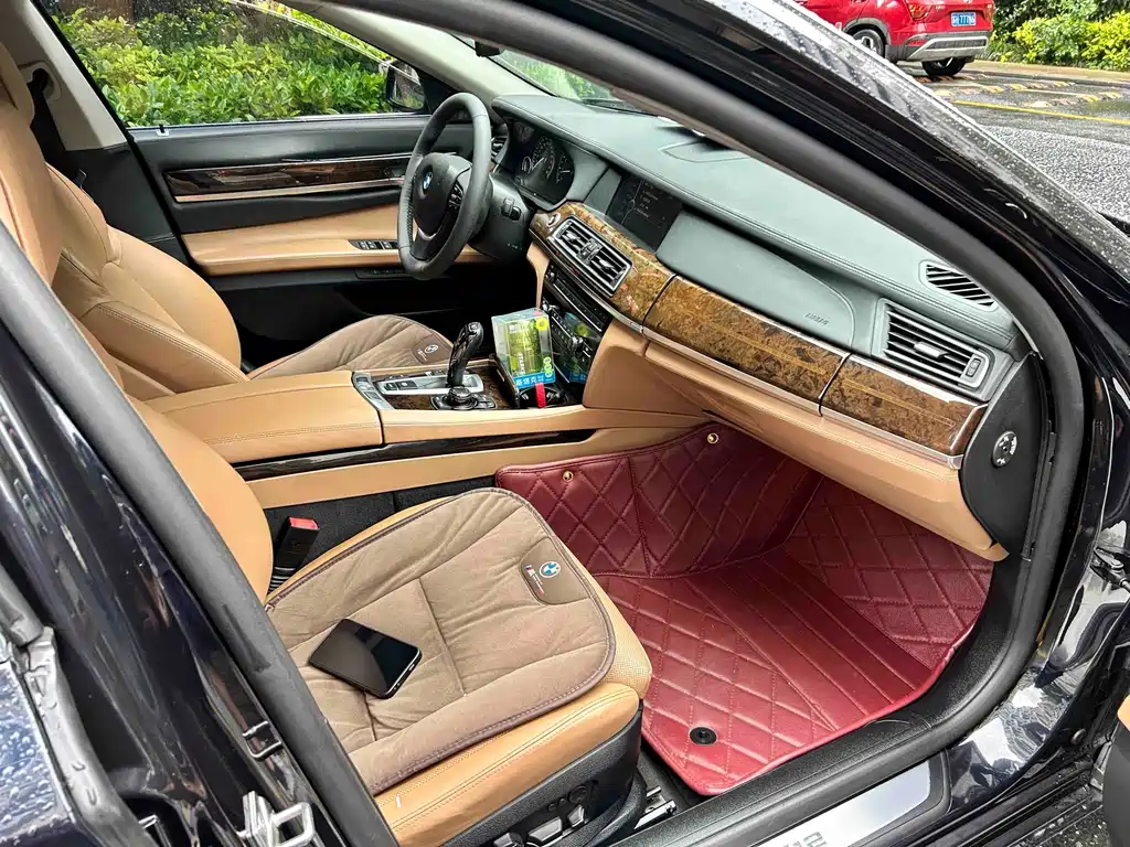 BMW 7 Series 2013 — фото 8