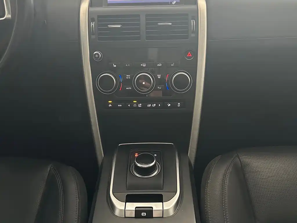 Land Rover Discovery Sport 2017 — фото 10