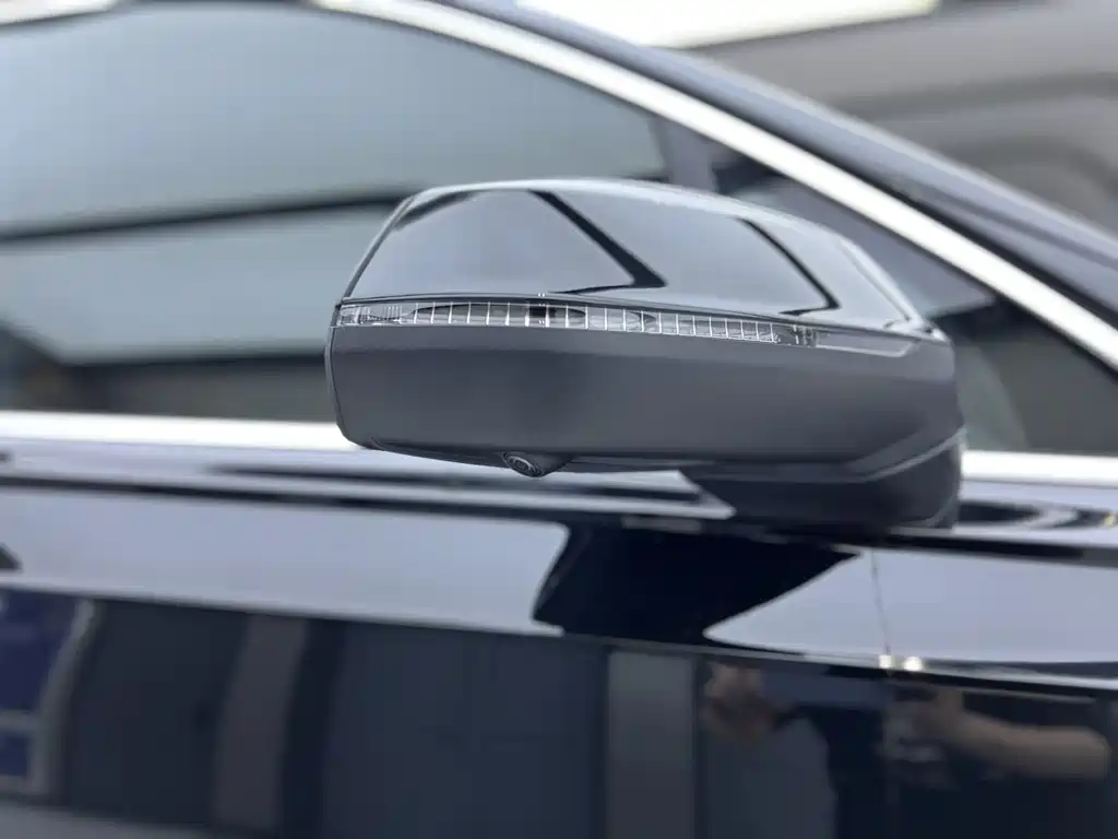 Audi Q7 2023 — фото 25