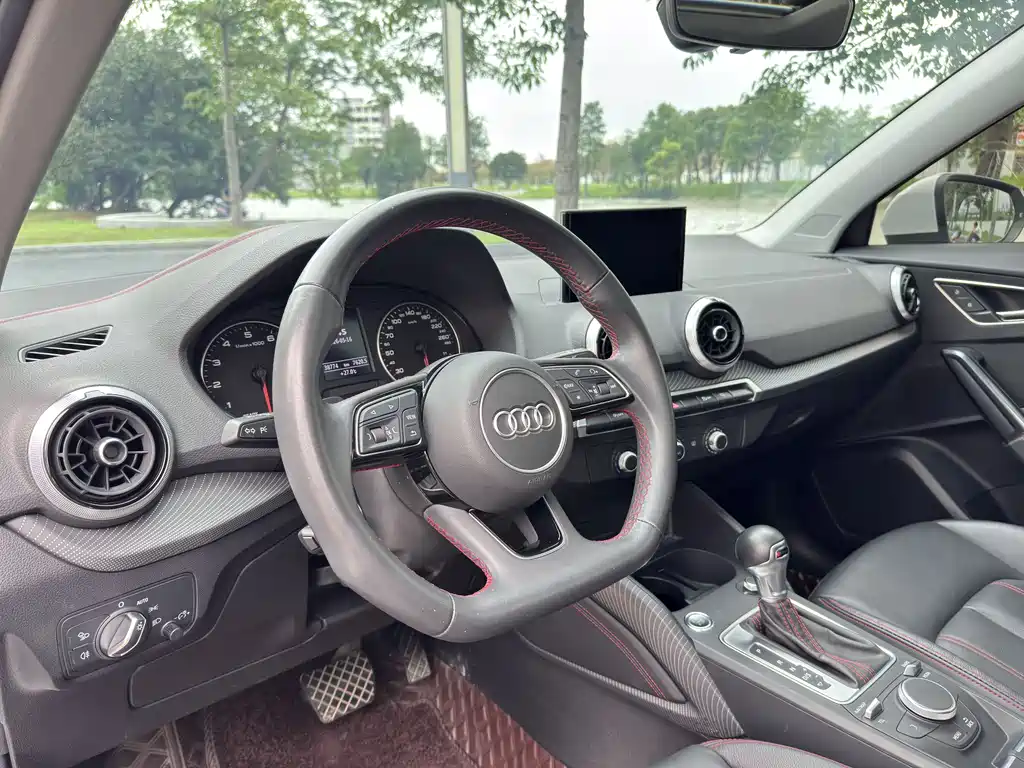 Audi Q2L 2023 — фото 12