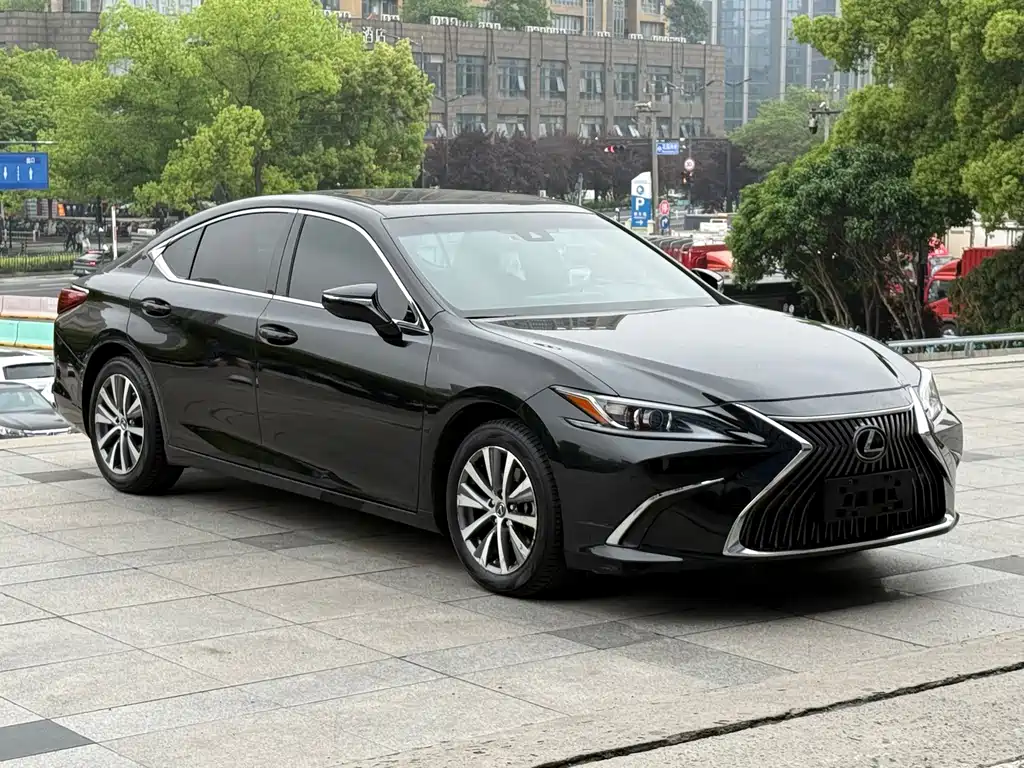 Lexus ES 2019 — фото 3