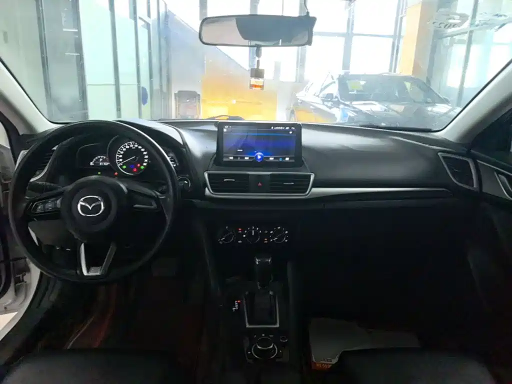 Mazda 3 Axela 2019 — фото 10