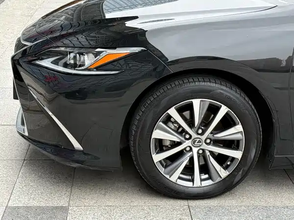 Lexus ES 2018