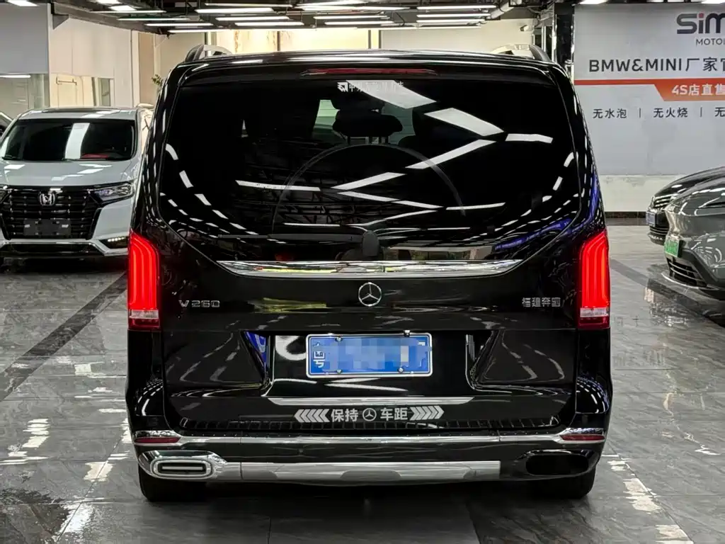 Mercedes-Benz V-Class 2022 — фото 12