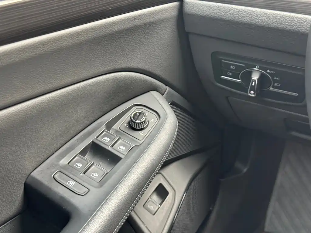 Volkswagen Phideon 2018 — фото 22
