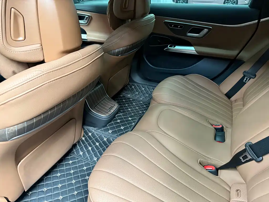 Mercedes-Benz E-Class 2025 — фото 12