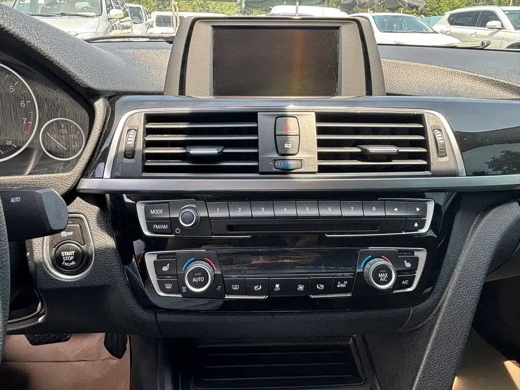 BMW 3 Series 2017 — фото 9
