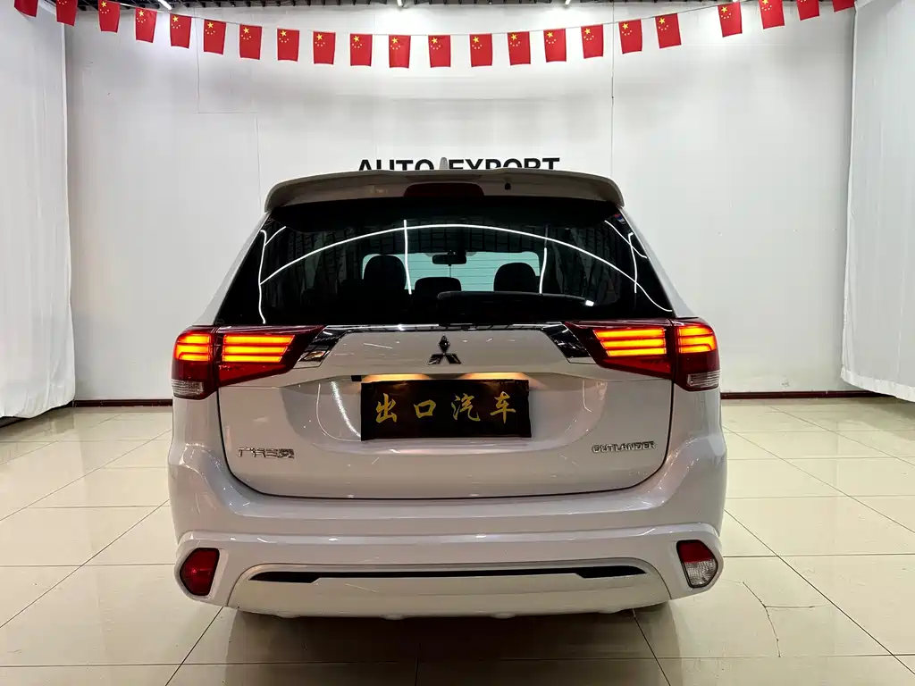 Mitsubishi Outlander 2022 — фото 5