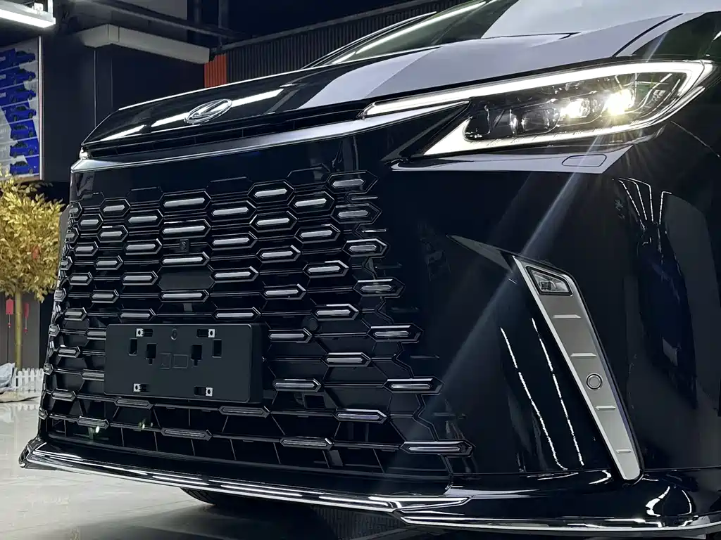 Lexus LM — фото 4