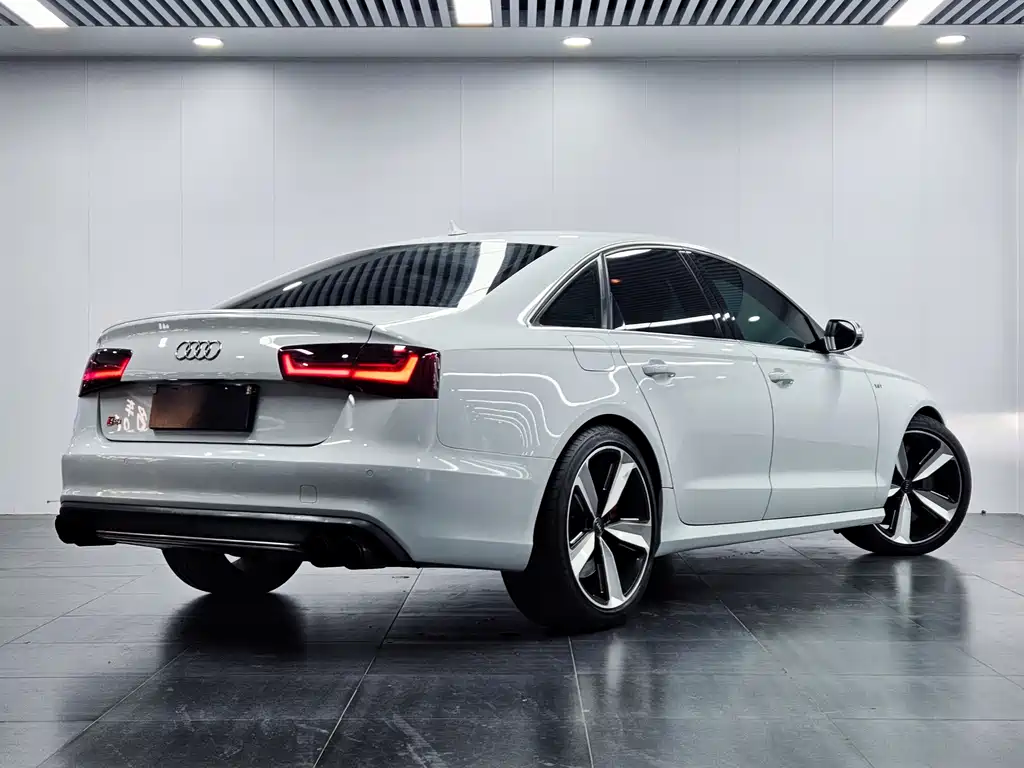 Audi S6 2013 — фото 16
