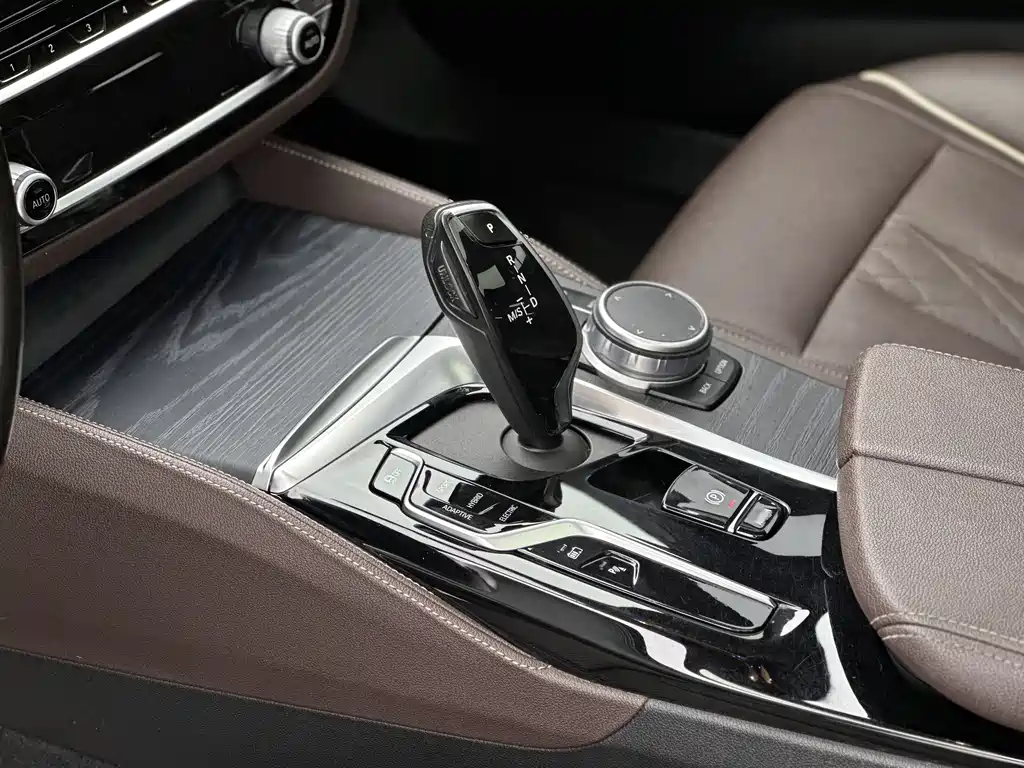 BMW 5 Series New Energy 2021 — фото 9