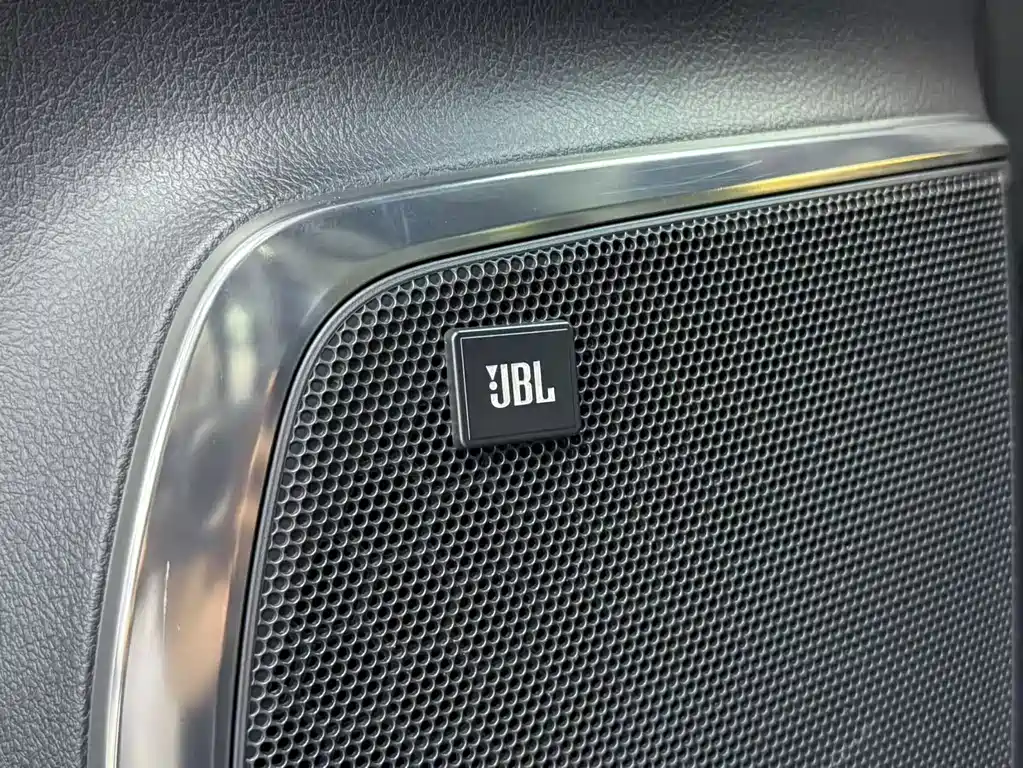 Toyota Alphard 2021 — фото 18