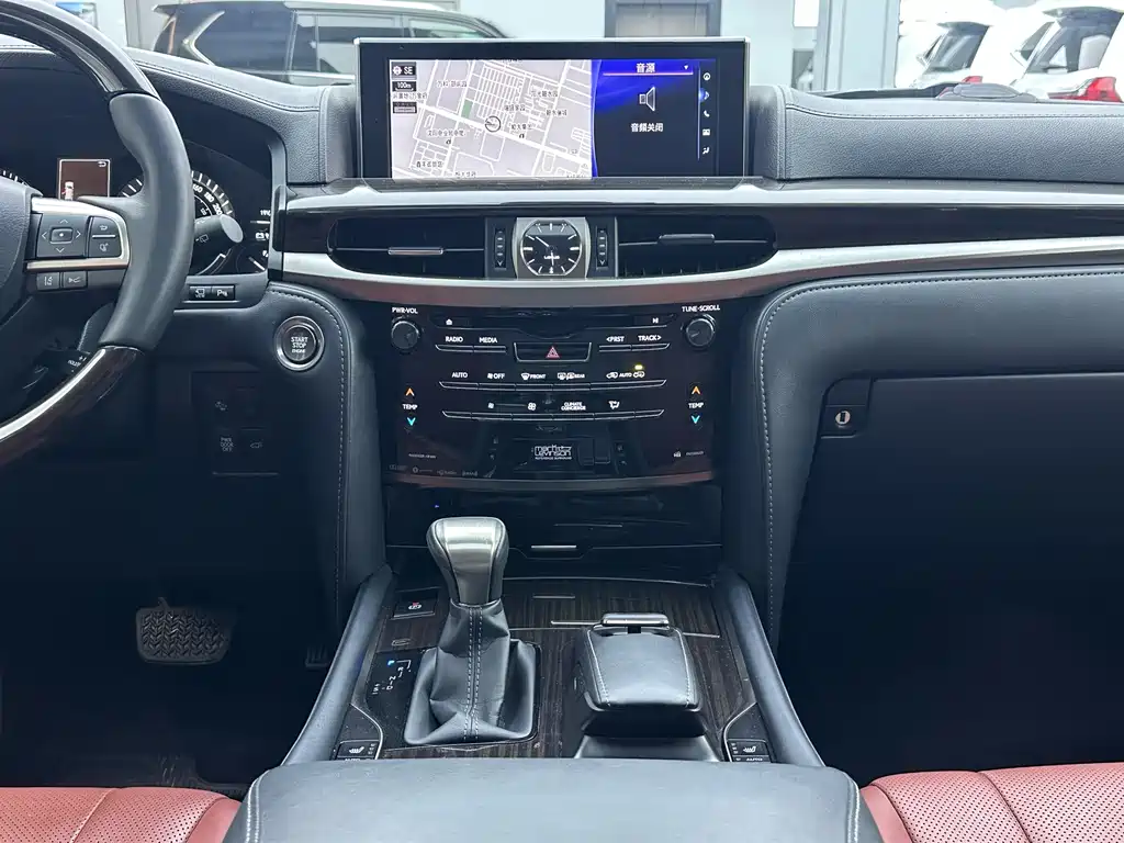 Lexus LX 2020 — фото 16