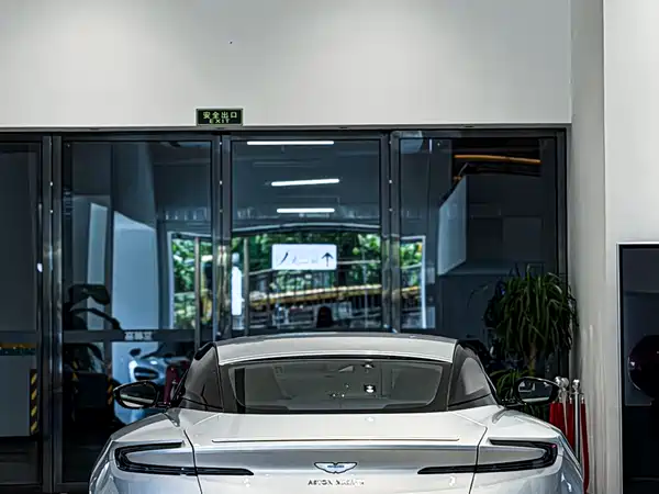 Aston Martin DB11 2019