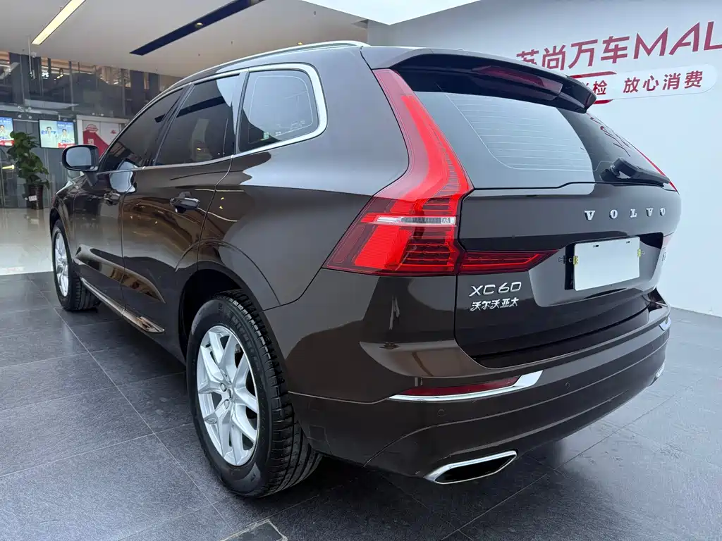 Volvo XC60 2021 — фото 10