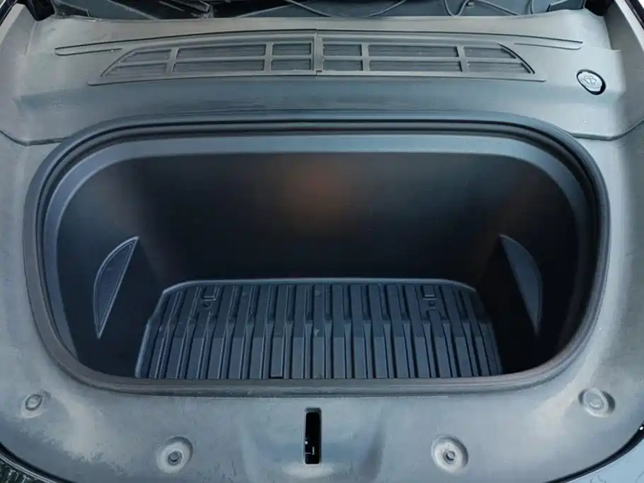 Tesla Model Y 2023 — фото 10