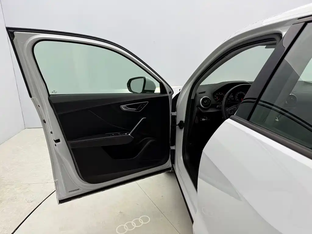 Audi Q2L 2021 — фото 18