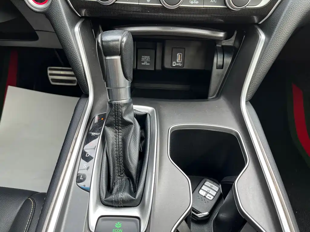 Honda Accord 2022 — фото 13