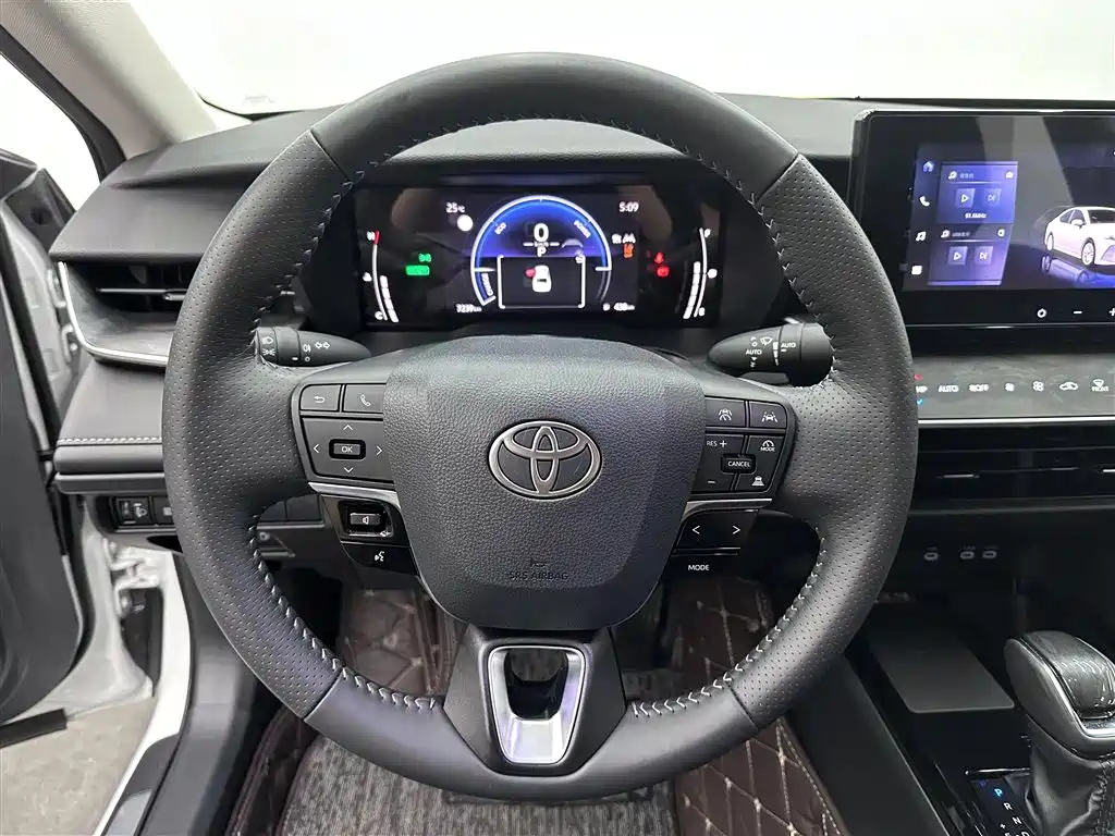 Toyota Camry 2024 — фото 9