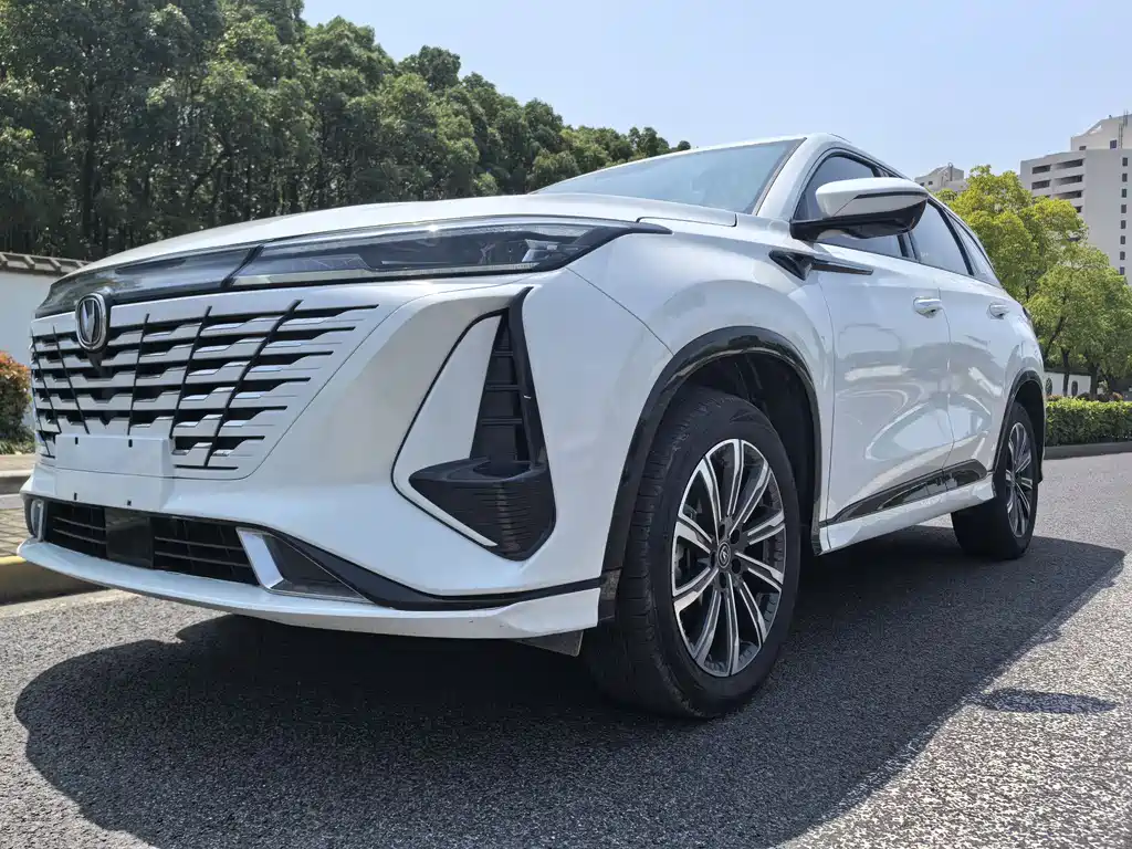 Changan CS75 PLUS 2023 — фото 1