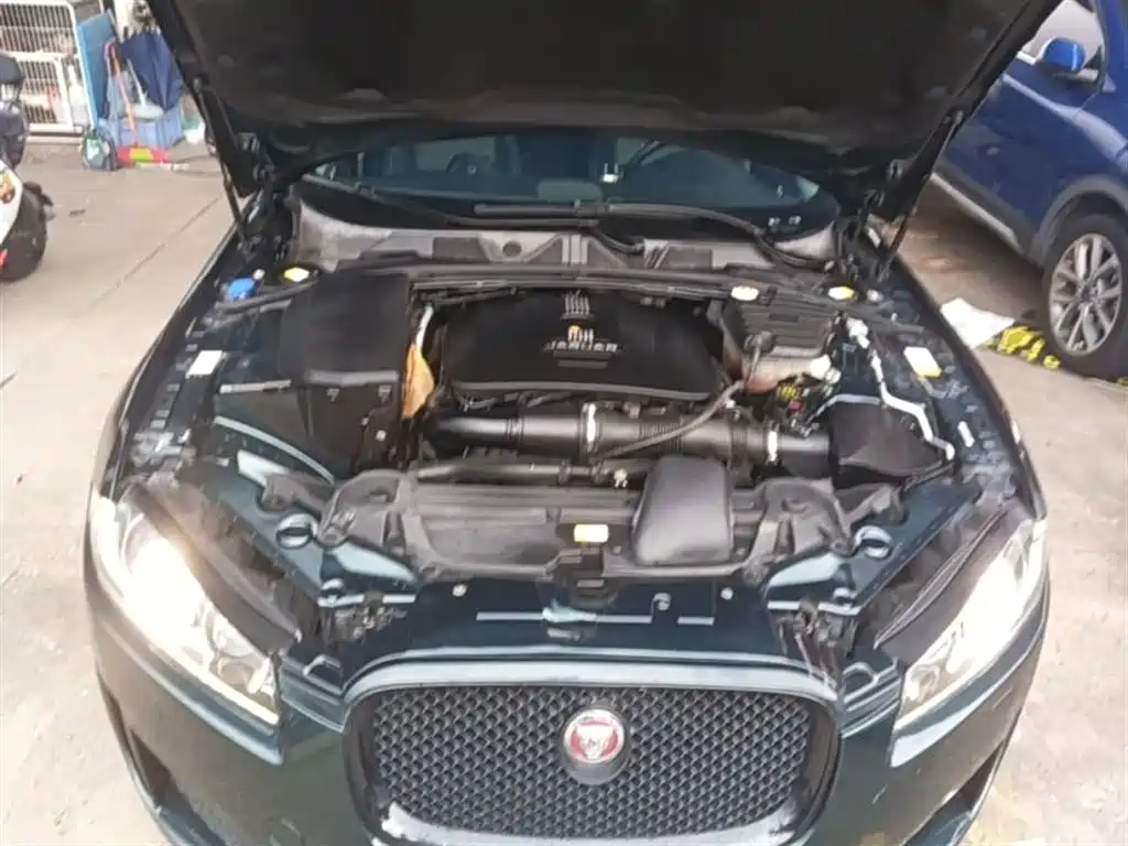 Jaguar XF 2014 — фото 20