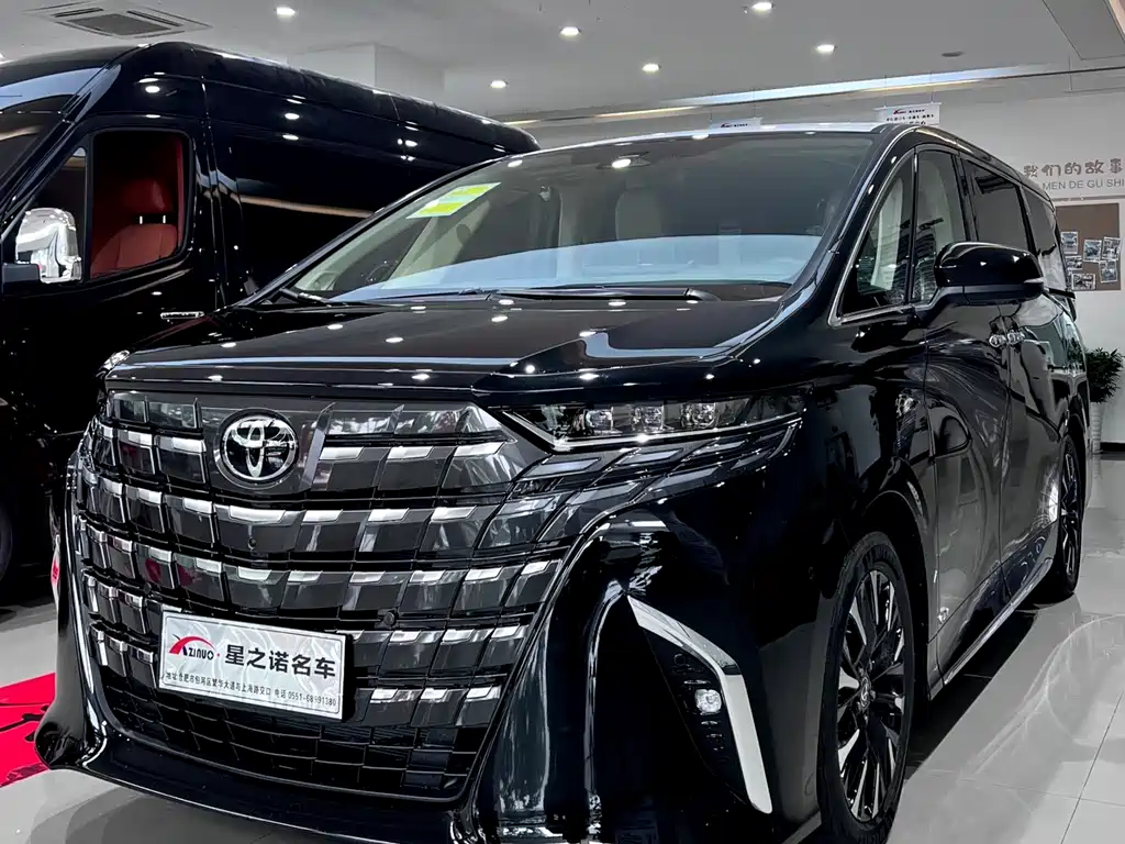 Toyota Alphard — фото 2