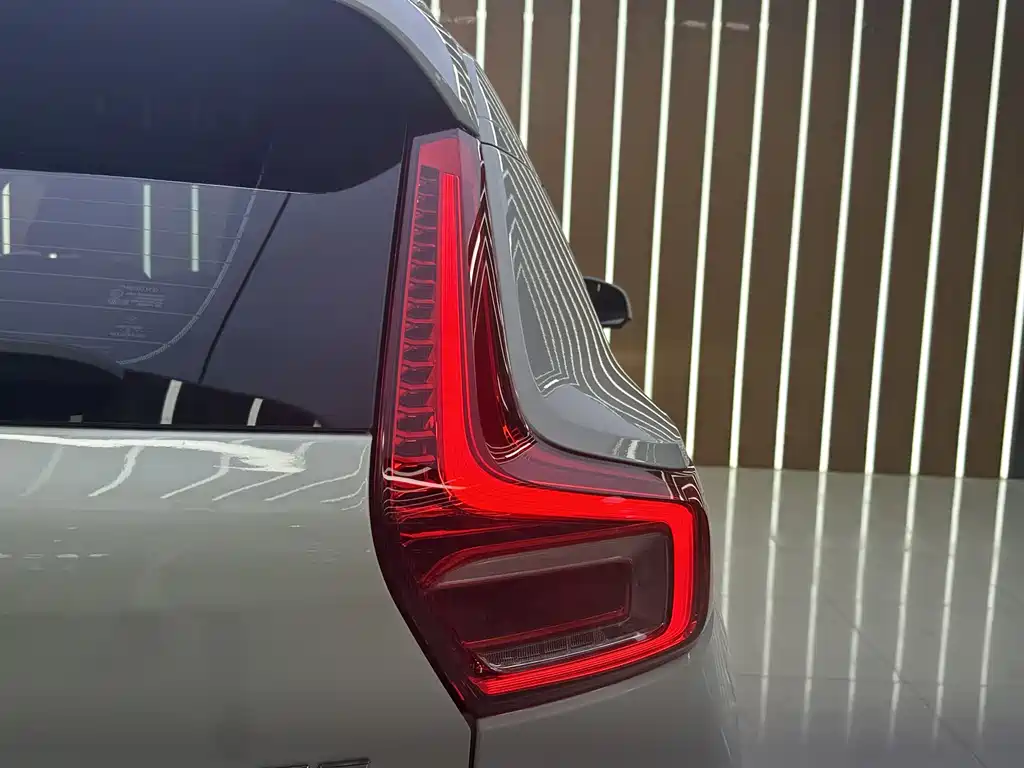 Volvo XC40 2020 — фото 15