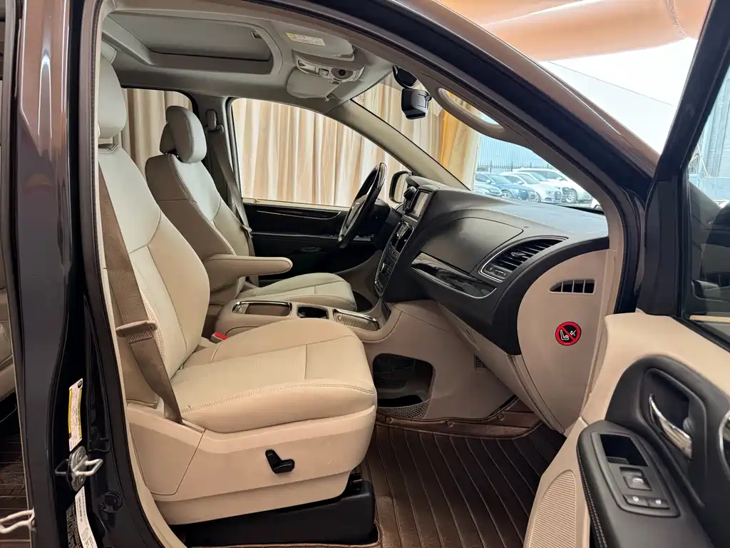 Chrysler Grand Voyager 2014 — фото 15