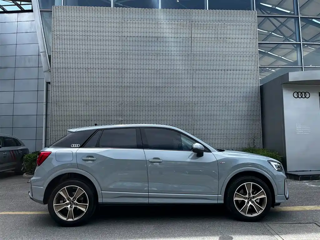 Audi Q2L 2024 — фото 4
