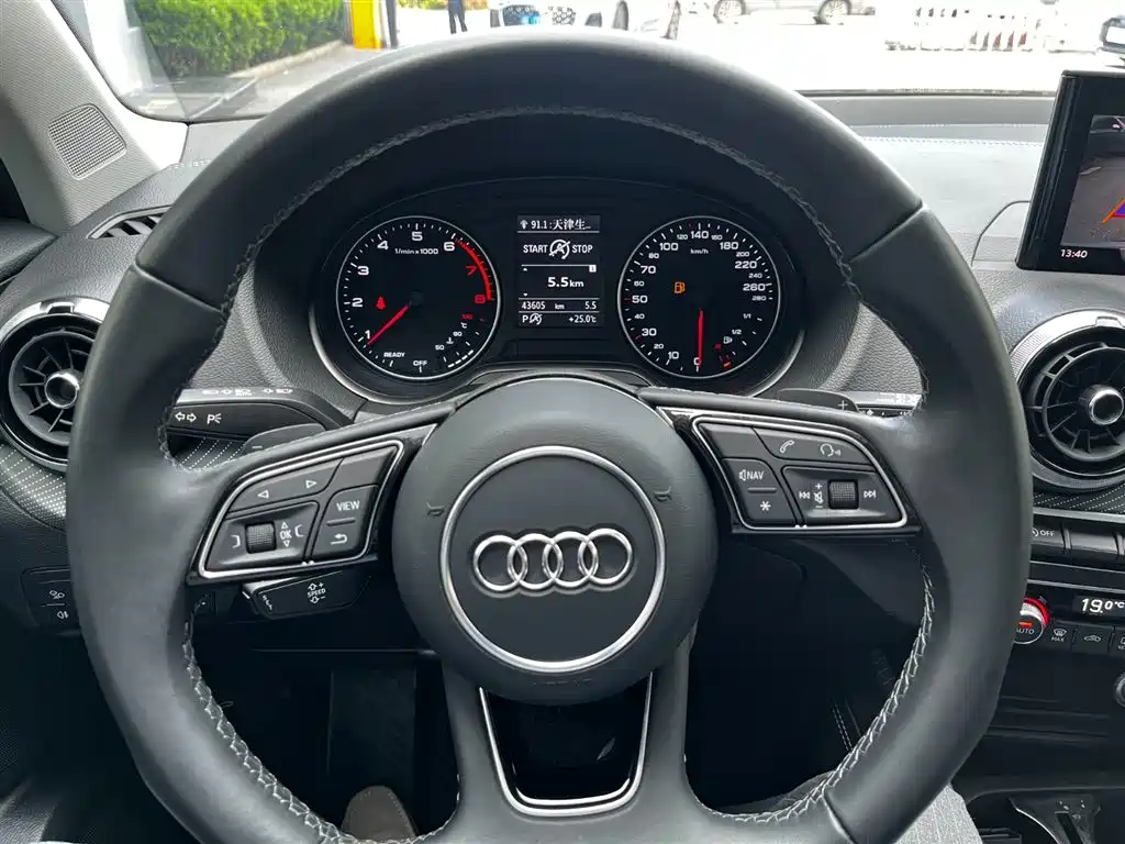 Audi Q2L 2024 — фото 13